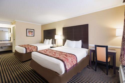 Ένα ή περισσότερα κρεβάτια σε δωμάτιο στο Best Western - McKenzie
