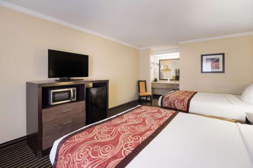 Ένα ή περισσότερα κρεβάτια σε δωμάτιο στο Best Western - McKenzie