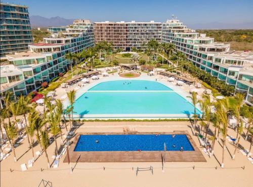 an aerial view of a resort with a swimming pool at Estudio acogedor con vista al mar in Nuevo Vallarta