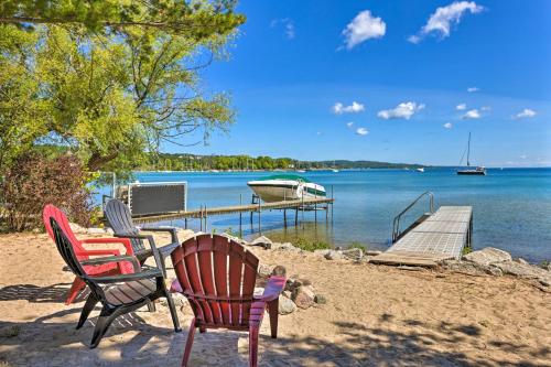Charming Suttons Bay Cottage with Shared Waterfront! – Photos 3