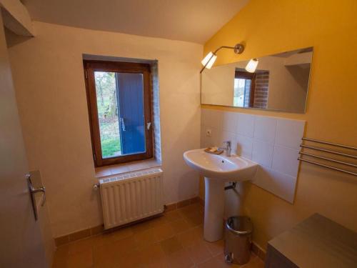 a bathroom with a sink and a mirror and a window at Séjour nature au cœur du Parc de la Brenne: gîte 4 chambres, jardin et terrasse, proche de Rosnay - FR-1-591-141 in Rosnay