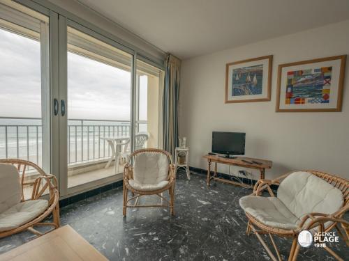 Appartement spacieux face mer avec balcon, proche du centre et commerces