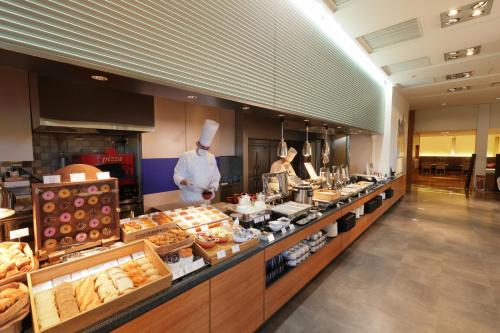 a bakery with two chefs standing behind a counter at ANA Crowne Plaza Narita, an IHG Hotel in Narita
