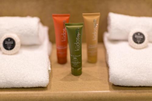 a group of towels and moisturizers sitting on a table at Bridges Villas Barooga in Barooga