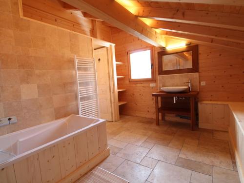 Kupatilo u objektu Chalet Arâches-la-Frasse, 6 pièces, 12 personnes - FR-1-572-30