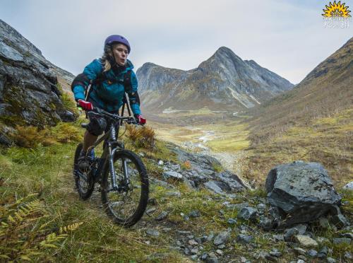 Sykling på eller i nærheten av Folven Adventure Camp