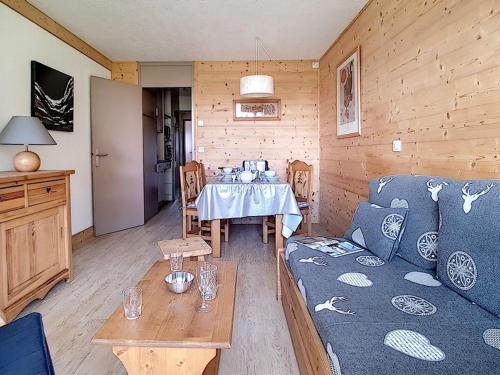 Appartement rénové au pied des pistes avec balcon - FR-1-344-748