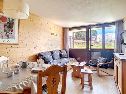 Appartement rénové au pied des pistes avec balcon - FR-1-344-748