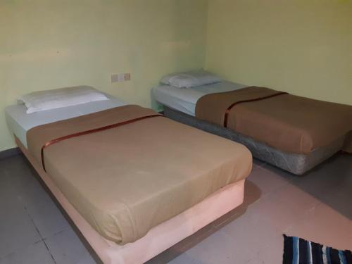 Tempat tidur dalam kamar di MELAKA HOTEL SENTOSA
