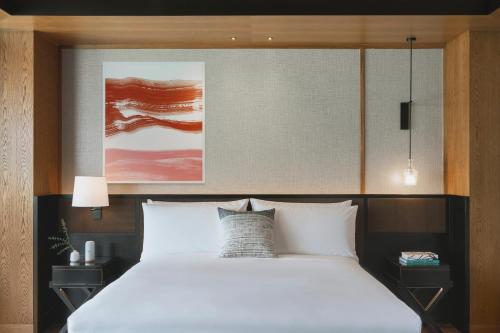 Postel nebo postele na pokoji v ubytování Kimpton Kitalay Samui by IHG