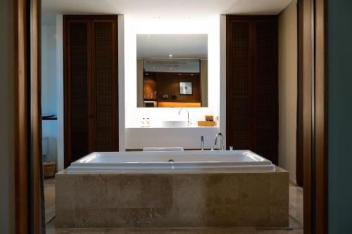 Koupelna v ubytování MUTHI MAYA Forest Pool Villa Resort - SHA Plus Certified