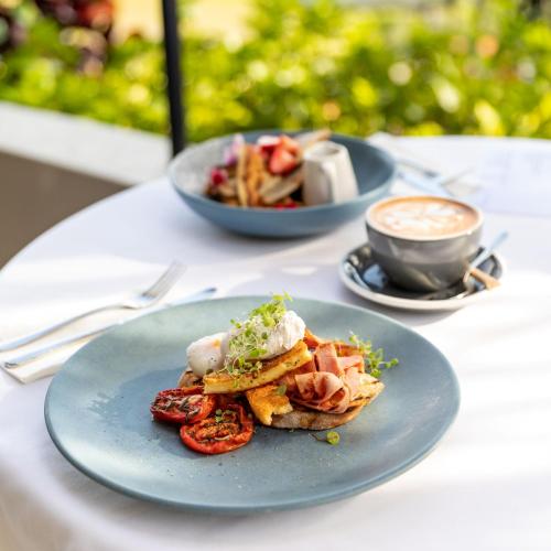 Mad på resortet eller i nærheden