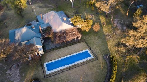 an overhead view of a house with a swimming pool at Farm Cottage close to Dubbo in Dubbo