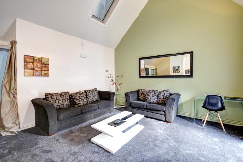 Ruang duduk di Chapel Apartments