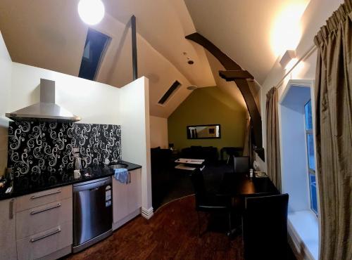 Dapur atau dapur kecil di Chapel Apartments