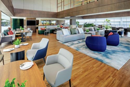 a lobby with couches and tables and chairs at PARKROYAL COLLECTION Marina Bay, Singapore in Singapore