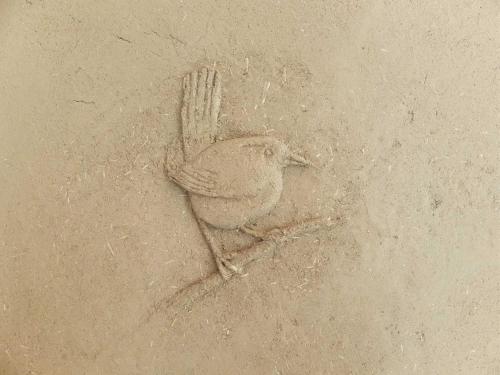a drawing of a bird sitting on the sand at Gite et cabane écologiques 1000 Pailles in Labastide-de-Virac