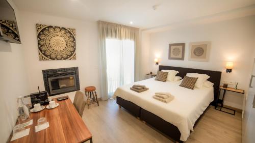 Postel nebo postele na pokoji v ubytování Hotel Boutique Canelobre