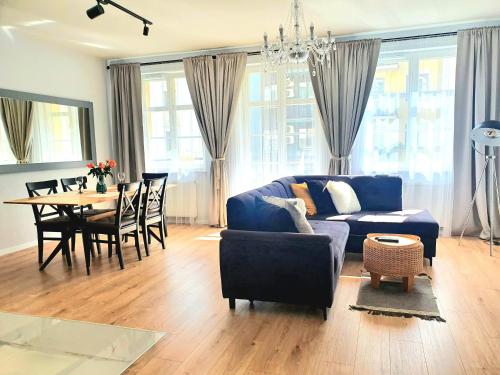 Svetainės erdvė apgyvendinimo įstaigoje Apartament Amber Dwie Sypialnie Stare Miasto