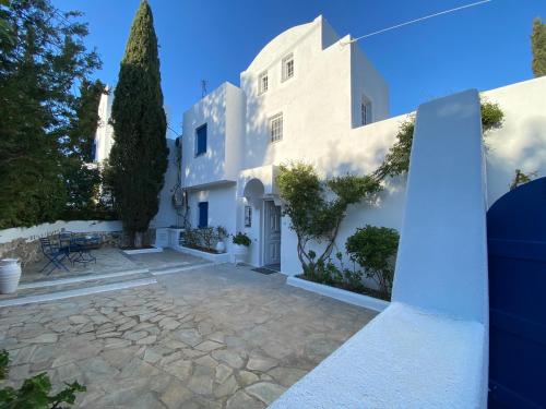 Το κτήριο όπου στεγάζεται  η βίλα
