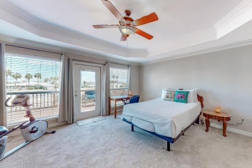 a bedroom with a bed and a ceiling fan at Canal Rancho in Padre Island