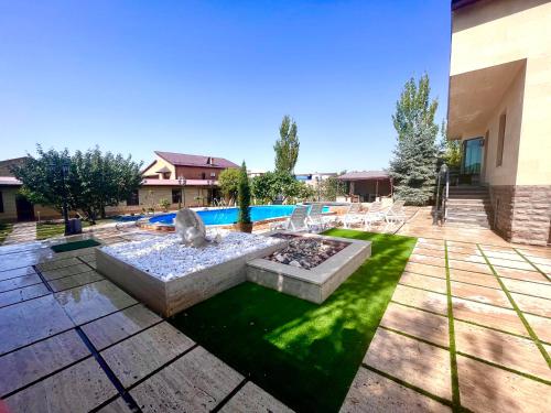 Πισίνα στο ή κοντά στο Stunning Villa Private Pool near Yerevan centre