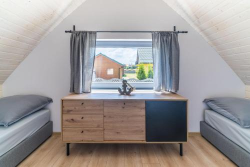 Кровать или кровати в номере Wichrowe Domki Plus