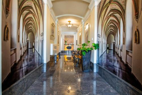 a hallway of a building with a potted plant at Aparthotel Globus Kraków in Kraków