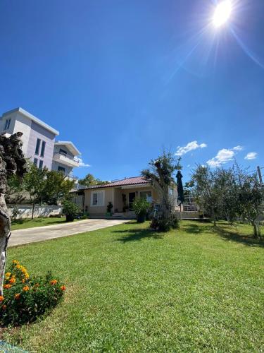 Κήπος έξω από το Villa Nikol