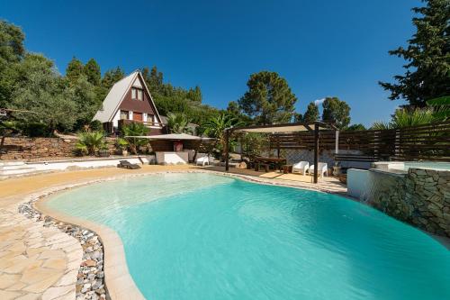 Charming Dependance with shared pool