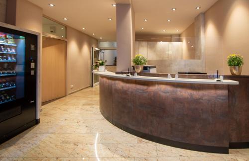 a large room with a large marble counter top at Garni Hotel Schumacher in Filderstadt
