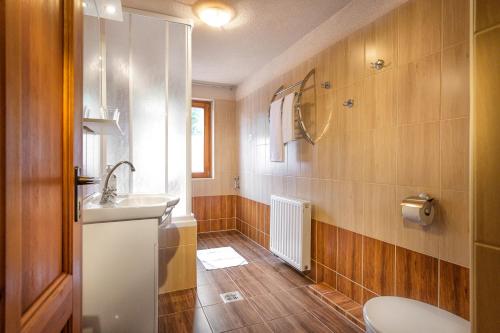 a bathroom with a sink and a toilet at Dorf Residenz in Dorfgastein