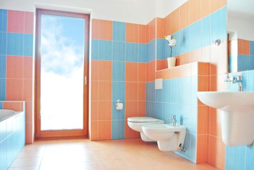 a bathroom with a toilet and a sink at Penzion Trnka in Potštejn