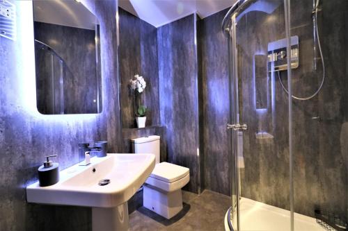 Et badeværelse på Signature - Linden Cottage Room 1