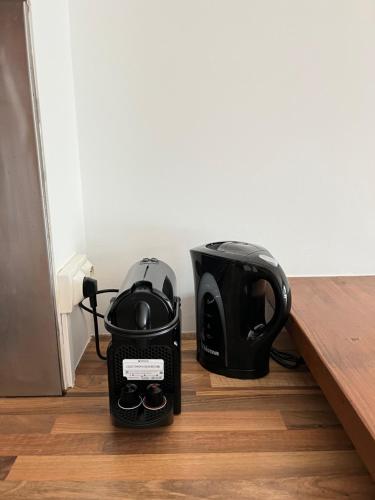 a toaster and coffee maker sitting on the floor at PoNSARDIN - Bel appartement avec balcon et Parking in Reims