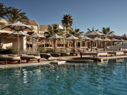 Bazén v ubytovaní Seaside A Lifestyle Resort - Adults Only alebo v jeho blízkosti