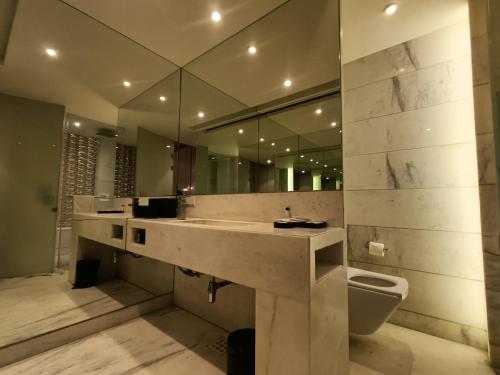 Koupelna v ubytování Boulevard by Design Hotel Chennai