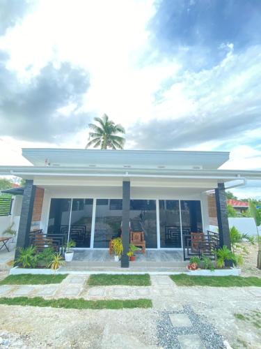 Gallery image of Palm View Moalboal in Moalboal