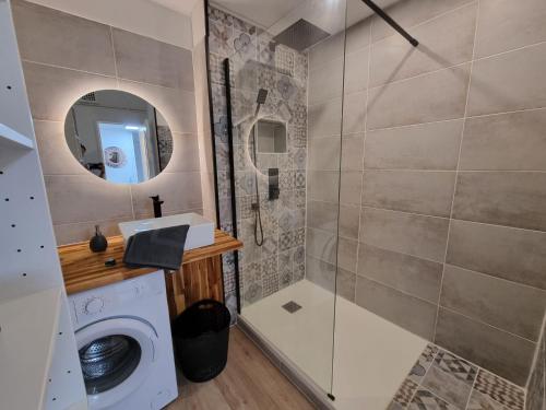Kúpeľňa v ubytovaní Proche gare et centre-ville, 2 chambres cosy