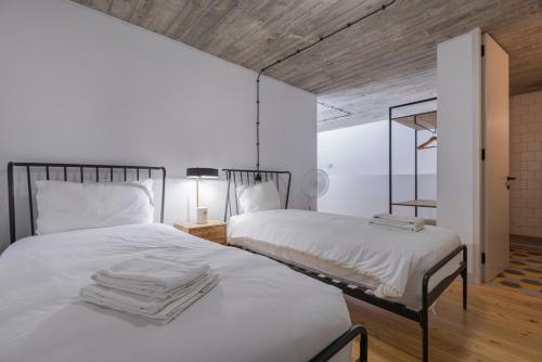 Spacious 3BDR Apartment with Balcony by LovelyStay