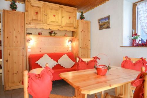 a dining room with a table and red chairs at Studio avec jardin clos et wifi a Valloire a 3 km des pistes in Valloire