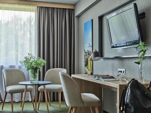 Televisyen dan/atau pusat hiburan di Hotel Great Polonia Kraków Airport