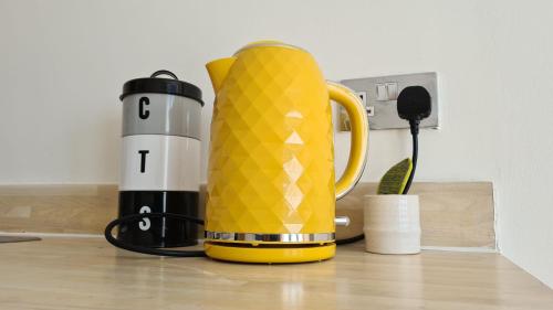 a yellow juicer sitting on top of a counter at Lovely 5 Sleeper Flat - Upper Clapton in London