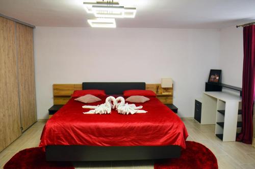 Lovely 2 bedroom apartment in the City Centre of Oradea 객실 침대