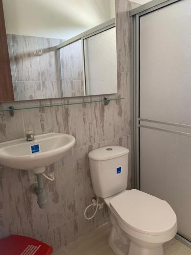 Ένα μπάνιο στο Hotel Inversiones Napoles