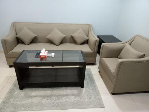 a living room with a couch and a coffee table at ذوق الخيال للشقق المخدومة Dhoq Alkhayal in Al Ahsa