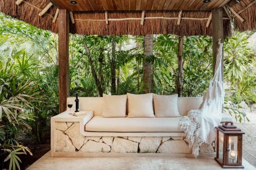 Taman di luar Dos Ceibas Tulum - Feel Good Hotel