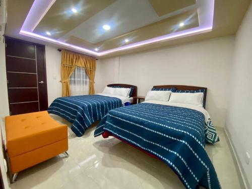 Tempat tidur dalam kamar di Hotel Dubai Suite