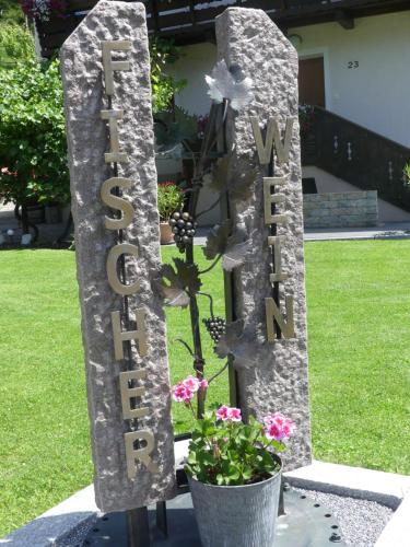 a sign that says southward with flowers in a pot at Apartment Fischer in Tarrenz