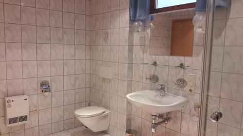 Ein Badezimmer in der Unterkunft Ferienwohnung Rudigier